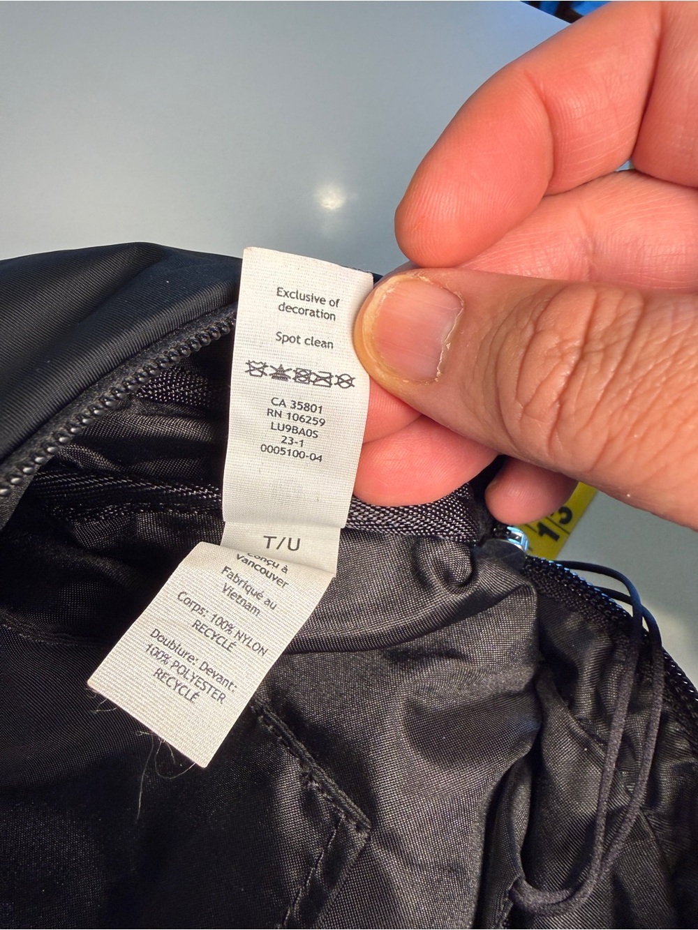 LULULEMON - Classic Belt Bag 3.5L in Black Nylon - Picture 14 of 15